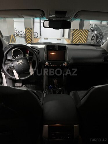 Toyota Land Cruiser Prado-6