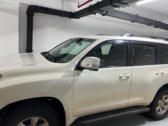 Toyota Land Cruiser Prado-4