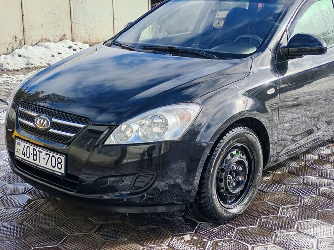 Kia  2008, 263,000 km - 1.4 l - Quba