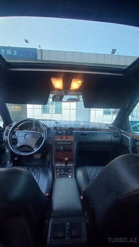 Mercedes E 240 1999, 318,574 km - 2.4 l - Bakı