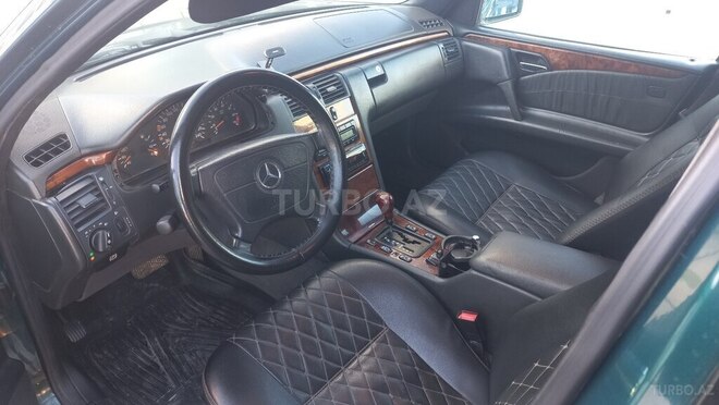Mercedes E 240 1999, 318,574 km - 2.4 l - Bakı