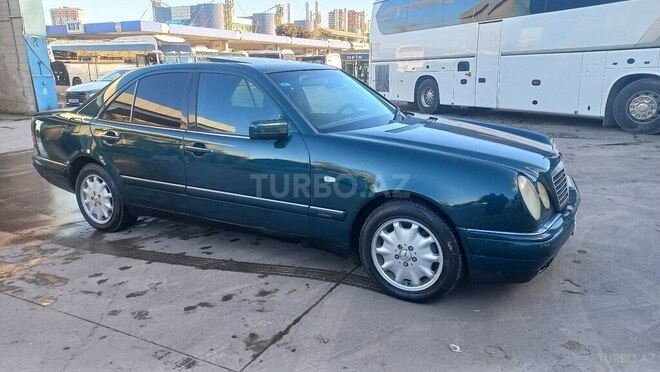 Mercedes E 240 1999, 318,574 km - 2.4 l - Bakı
