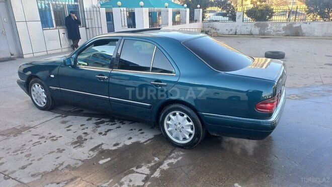 Mercedes E 240 1999, 318,574 km - 2.4 l - Bakı