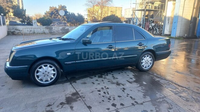 Mercedes E 240 1999, 318,574 km - 2.4 l - Bakı