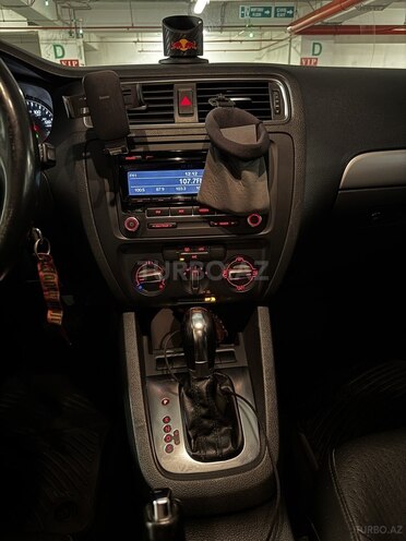 Volkswagen Jetta-6