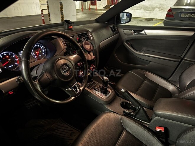 Volkswagen Jetta-9