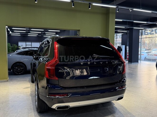 Volvo XC90-8