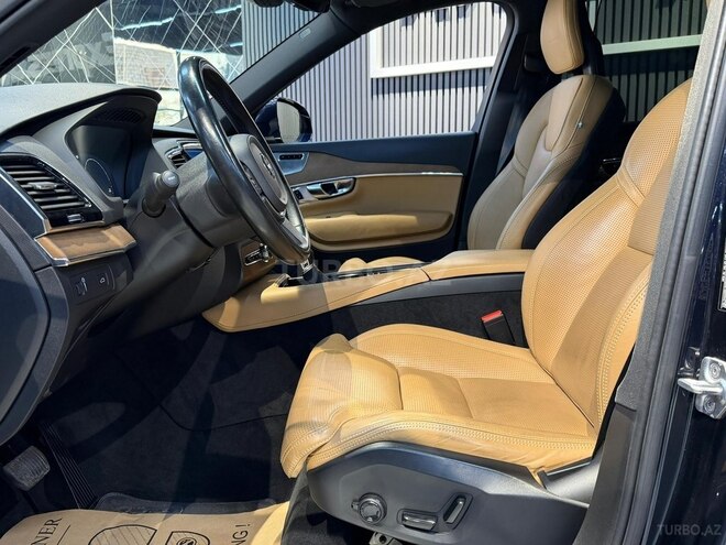 Volvo XC90-21