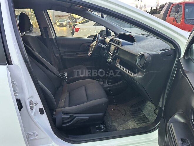 Toyota Aqua-9