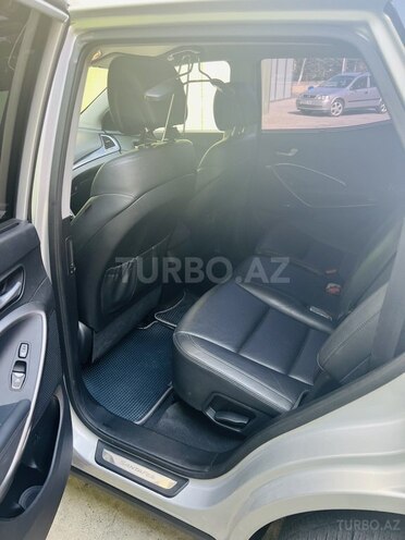 Hyundai Santa Fe-12