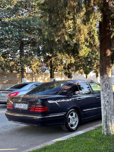 Mercedes E 220 2001, 559,350 km - 2.2 l - Astara