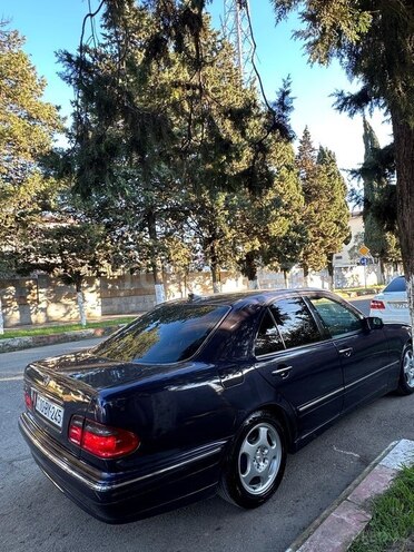 Mercedes E 220 2001, 559,350 km - 2.2 l - Astara