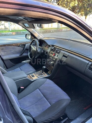 Mercedes E 220 2001, 559,350 km - 2.2 l - Astara