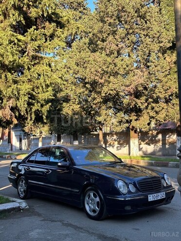 Mercedes E 220 2001, 559,350 km - 2.2 l - Astara