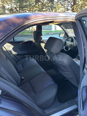 Mercedes E 220 2001, 559,350 km - 2.2 l - Astara