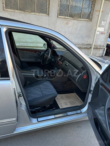 Mercedes E 220 2002, 512,457 km - 2.2 l - Bakı
