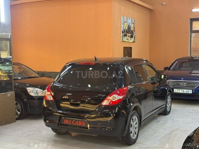 Nissan Tiida-15