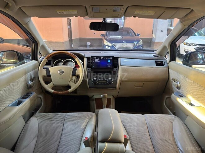Nissan Tiida-12