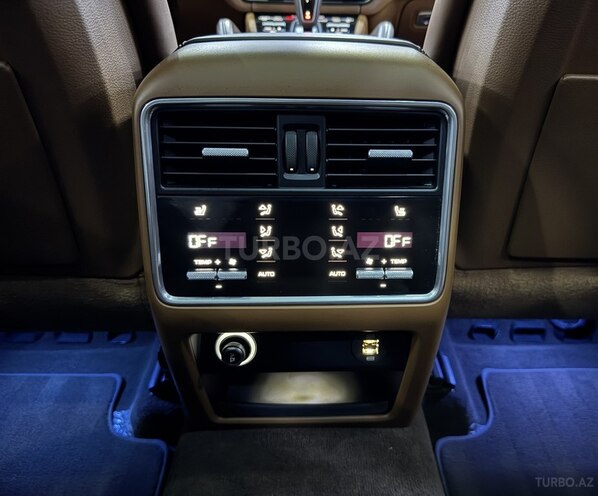 Porsche Cayenne Turbo-17