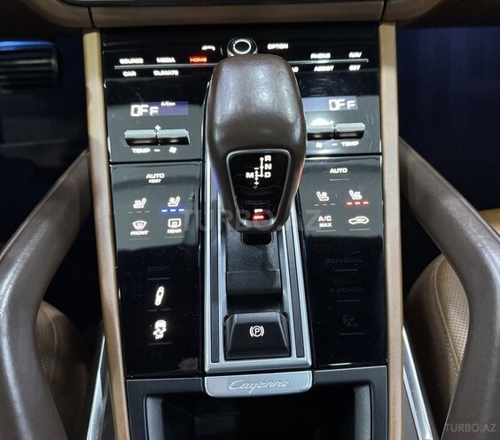 Porsche Cayenne Turbo-16
