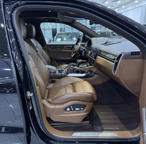 Porsche Cayenne Turbo-12
