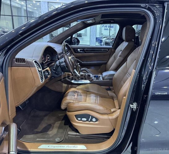 Porsche Cayenne Turbo-11