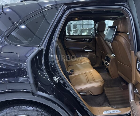 Porsche Cayenne Turbo-13