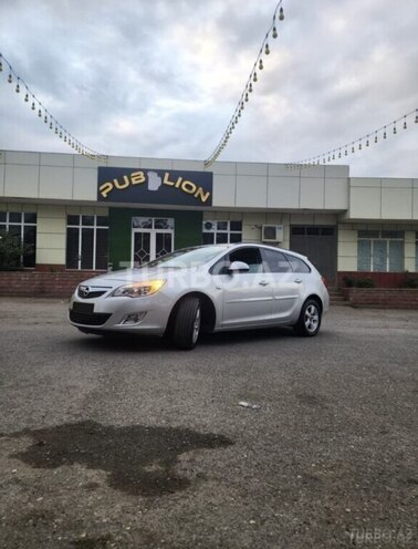 Opel Astra 2011, 239,000 km - 1.4 l - Quba