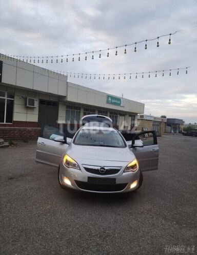 Opel Astra 2011, 239,000 km - 1.4 l - Quba