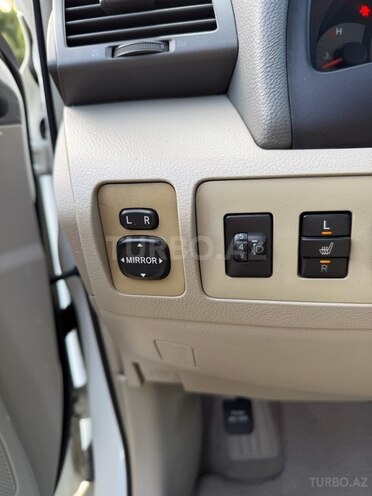 Toyota Camry-12