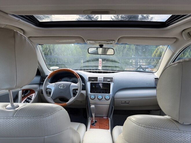 Toyota Camry-15
