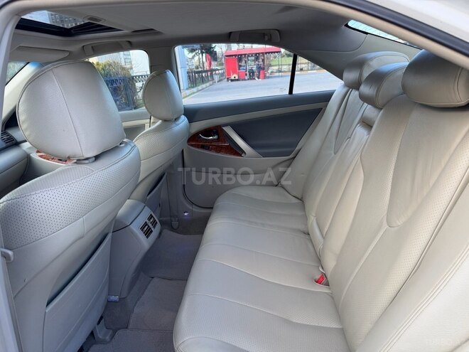 Toyota Camry-13