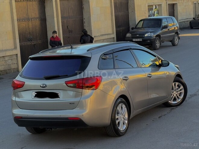 Kia  2013, 270,000 km - 1.4 l - Bakı
