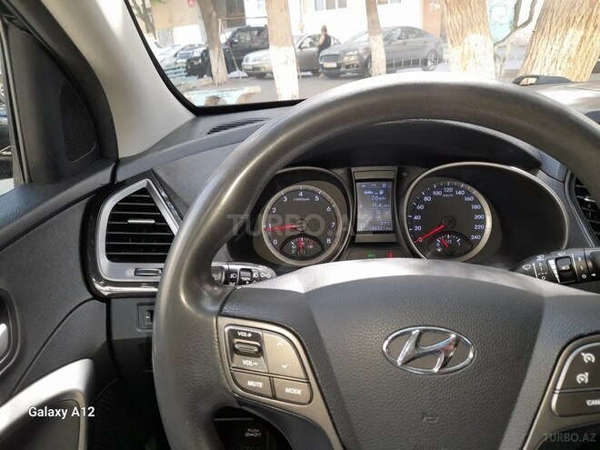 Hyundai Santa Fe-5
