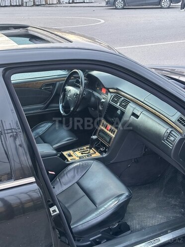 Mercedes E 280 1999, 150,000 km - 2.8 л - Bakı
