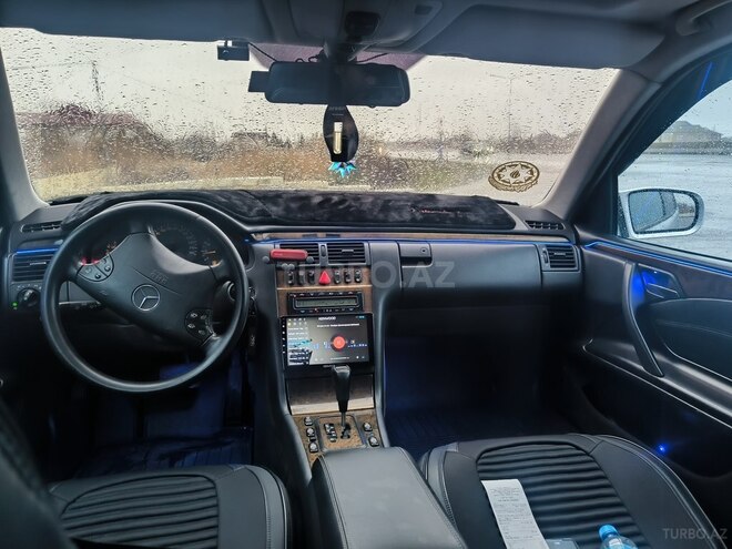 Mercedes E 240 2001, 323,386 km - 2.6 л - Şirvan