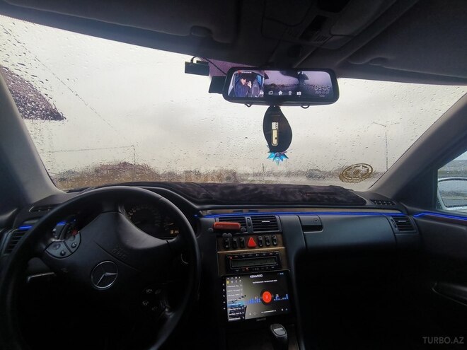 Mercedes E 240 2001, 323,386 km - 2.6 л - Şirvan