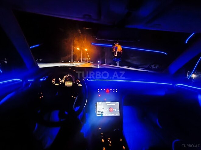 Mercedes E 240 2001, 323,386 km - 2.6 л - Şirvan