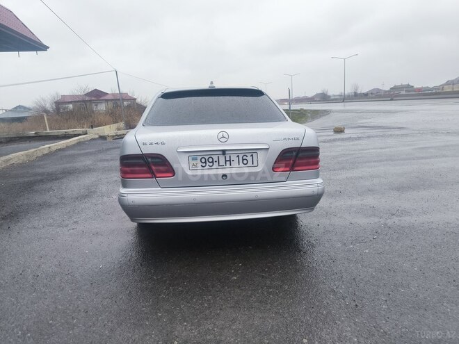 Mercedes E 240 2001, 323,386 km - 2.6 л - Şirvan