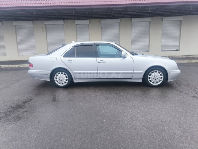 Mercedes E 240 2001, 323,386 km - 2.6 л - Şirvan