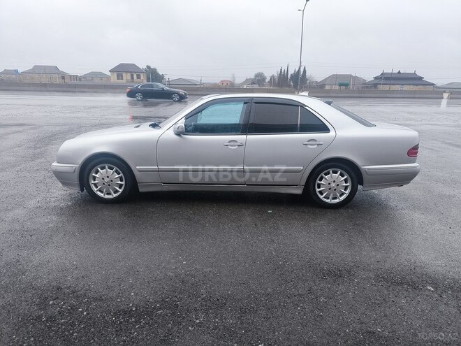 Mercedes E 240 2001, 323,386 km - 2.6 л - Şirvan