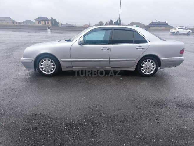 Mercedes E 240 2001, 323,386 km - 2.6 л - Şirvan