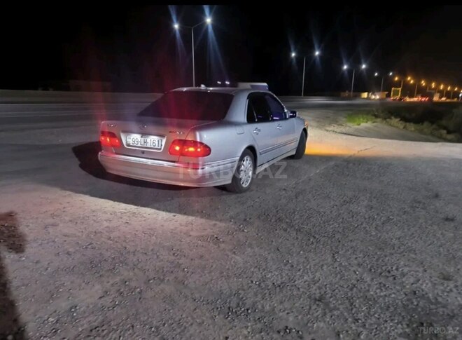 Mercedes E 240 2001, 323,386 km - 2.6 л - Şirvan