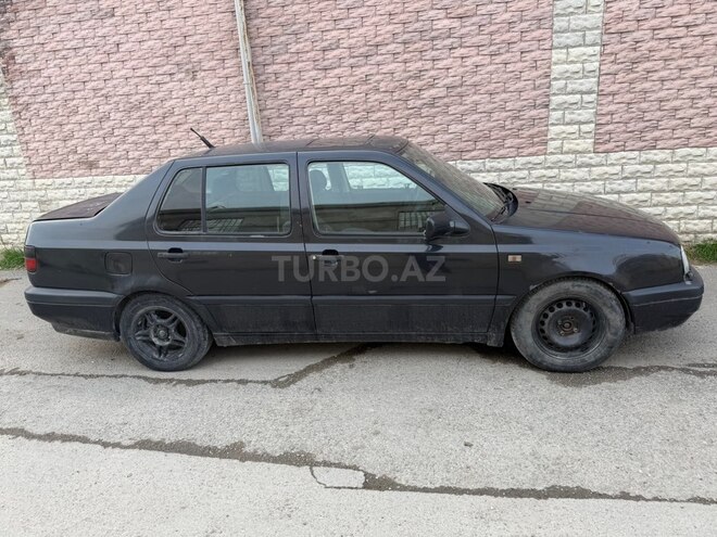 Volkswagen Vento 1995, 200,000 km - 1.8 l - Bakı