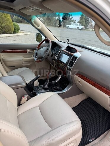 Toyota Land Cruiser Prado-12
