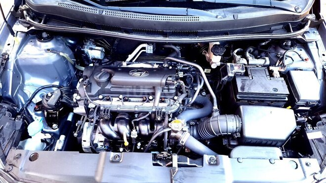 Hyundai Accent-12