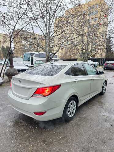 Hyundai Accent 2015, 142,300 km - 1.6 л - Bakı