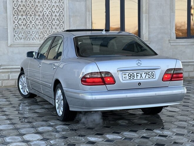 Mercedes E 240 2000, 298,000 km - 2.4 l - Saatlı