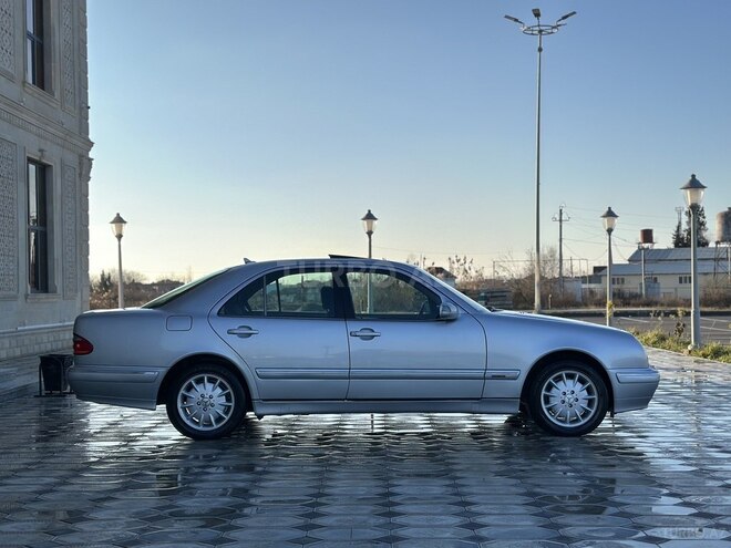 Mercedes E 240 2000, 298,000 km - 2.4 l - Saatlı