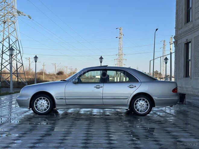 Mercedes E 240 2000, 298,000 km - 2.4 l - Saatlı